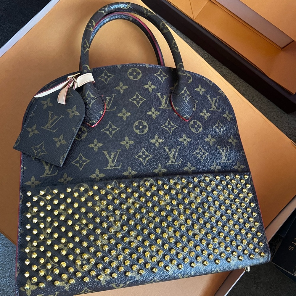 Louis Vuitton Black and Gold Studded Women's Bag